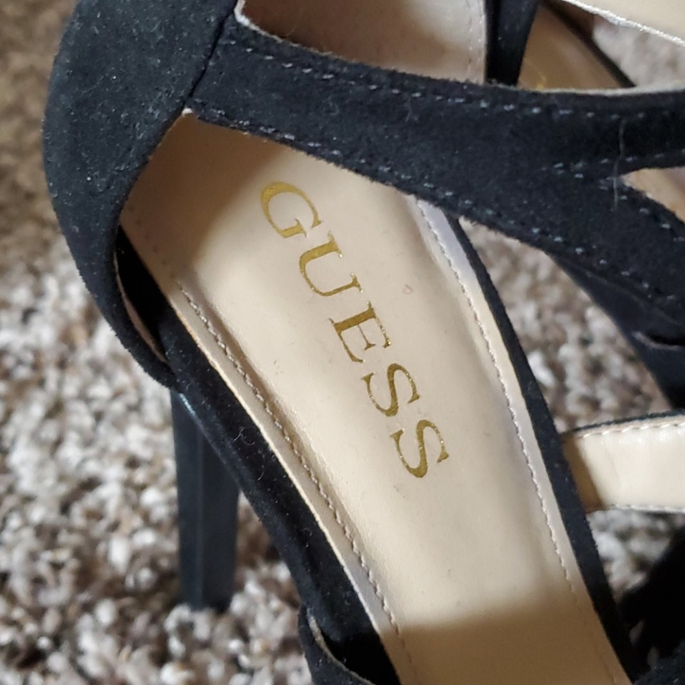 GUESS - Picture 2 of 4